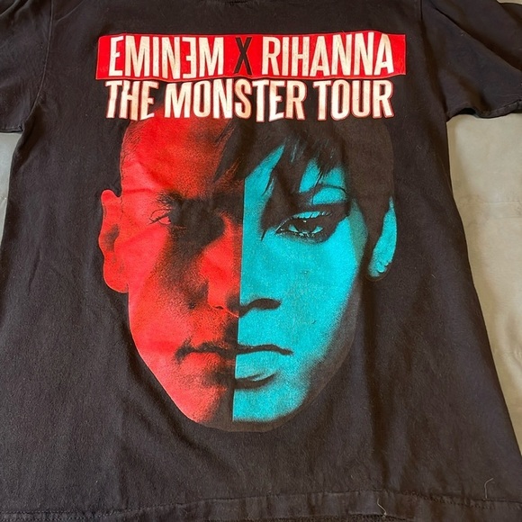 Eminem Tee Rhianna T-Shirt Small Monster Tour Black Rap HipHop Music Dr Dre - Picture 8 of 14